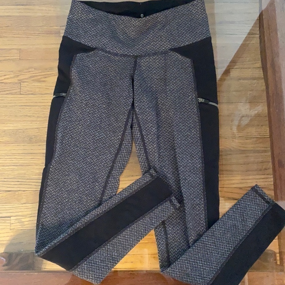 Athleta Criss Cross Drifter Tight Leggings size XXS athletic zippers in side